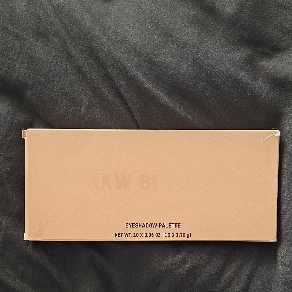 KKW BEAUTY "CLASSIC BLOSSOM" EYE SHADOW PALETTE